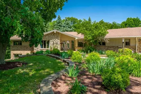 4470 N Cockrell Rd, Freeport, IL 61032