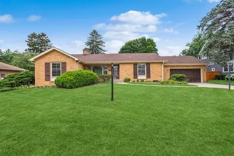 417 Carter St, Libertyville, IL 60048