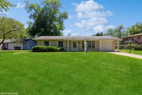 22 Scarsdale Rd, Montgomery, IL 60538