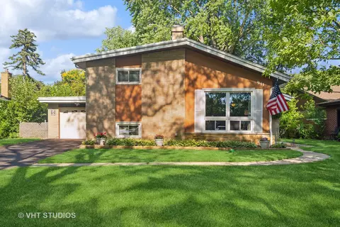 911 S Tower Dr, Mount Prospect, IL 60056