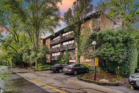 5500 Hillcrest Ln #3A, Lisle, IL 60532