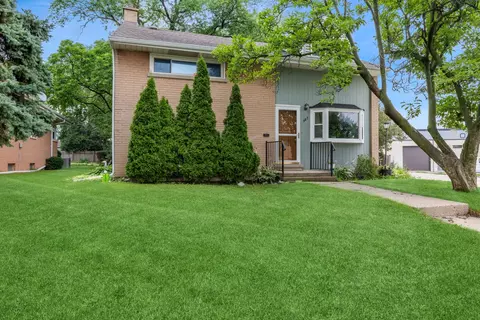 307 S William St, Mount Prospect, IL 60056