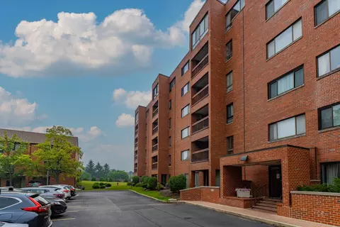 3801 Appian Way #210, Glenview, IL 60025