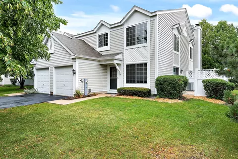 427 Monmouth Ct, Aurora, IL 60504