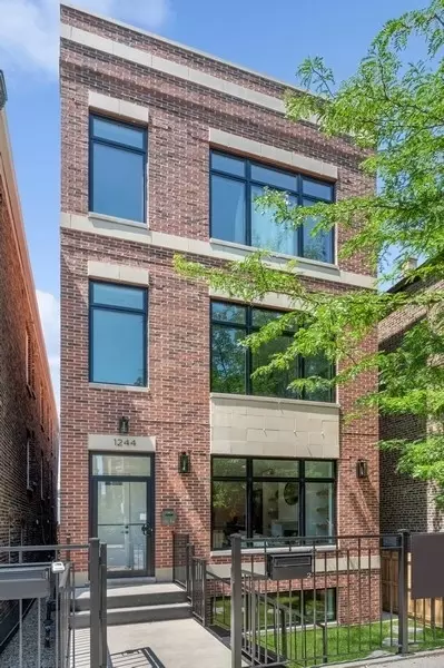 1244 N Greenview Ave #1, Chicago, IL 60642
