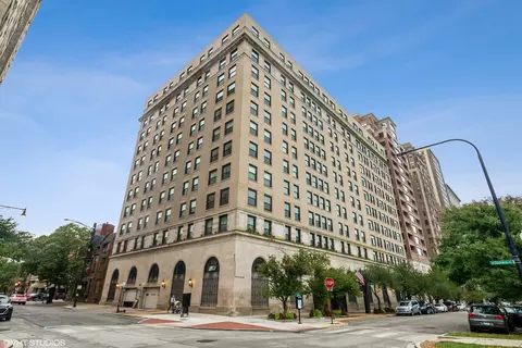2100 N Lincoln Park West Ave #3BN, Chicago, IL 60614