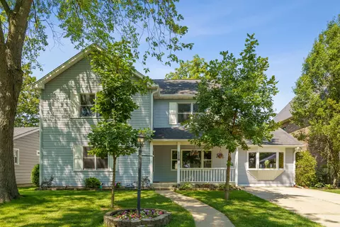 128 N Washington St, Westmont, IL 60559