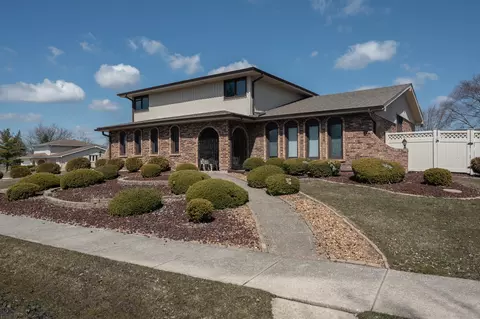 9110 Sheri Ln, Orland Park, IL 60462