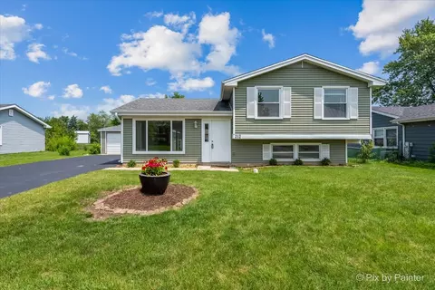 212 Lafayette Dr, Bolingbrook, IL 60440