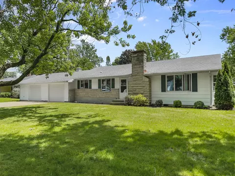 404 S Ralph St, Watseka, IL 60970
