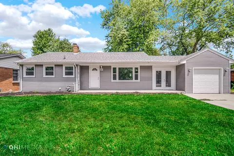 1147 Riverlane Dr, Bradley, IL 60915