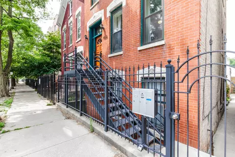 1068 N Marshfield Ave #1, Chicago, IL 60622