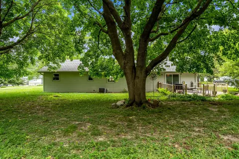 8393 Mark Dr, Roscoe, IL 61073 photo 3