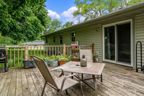 8393 Mark Dr, Roscoe, IL 61073 photo 7