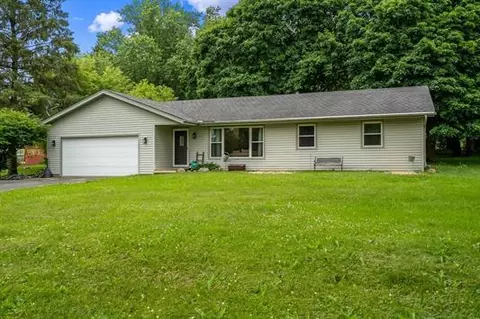 8393 Mark Dr, Roscoe, IL 61073
