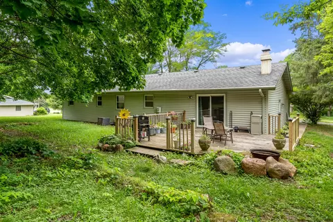 8393 Mark Dr, Roscoe, IL 61073 photo 2