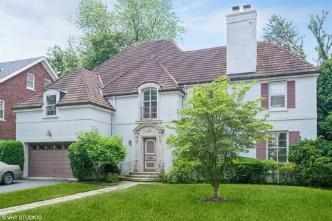 110 Robsart Rd, Kenilworth, IL 60043