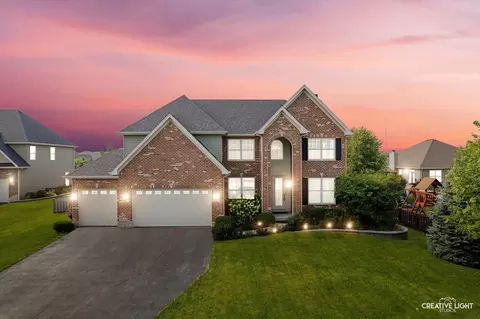 825 Carly Ct, Yorkville, IL 60560