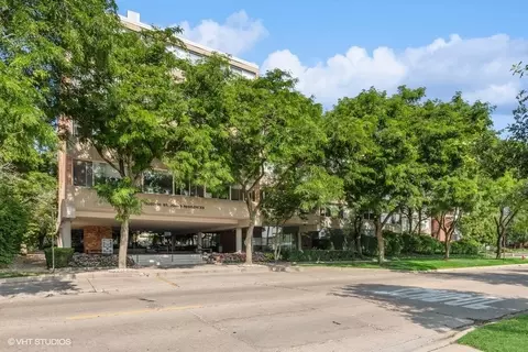 2020 Saint Johns Ave #405, Highland Park, IL 60035