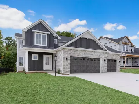 1305 Ravenwood Dr, Mahomet, IL 61853
