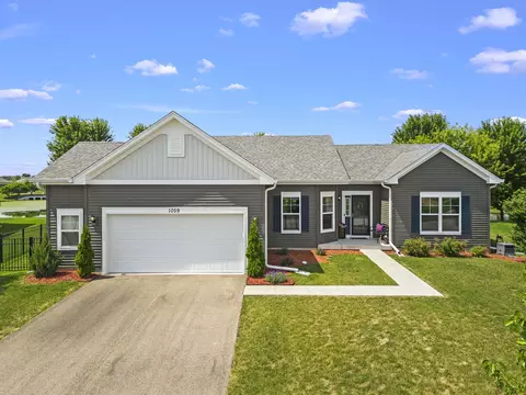 1059 Nottingham Rd, Sycamore, IL 60178