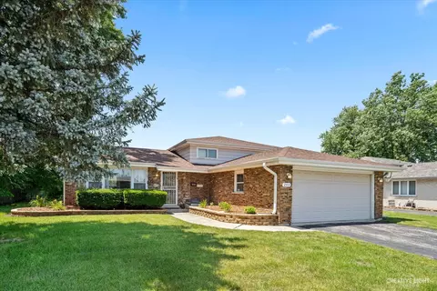 244 S Walnut St, Glenwood, IL 60425