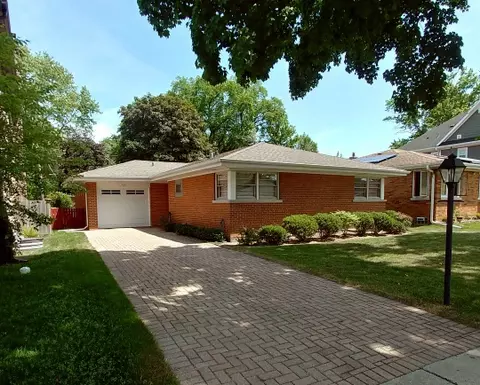 737 Florence Dr, Park Ridge, IL 60068