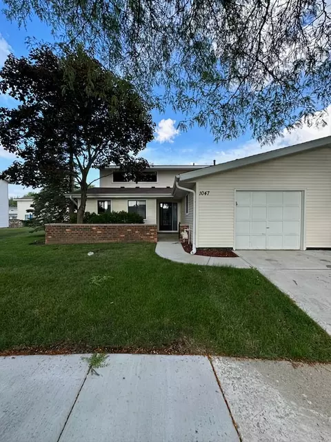 1047 Shannock Ln, Schaumburg, IL 60193