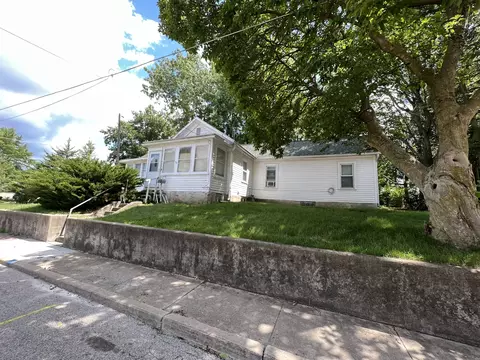 803 E Lincoln St, Bloomington, IL 61701