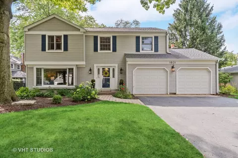 1621 Indian Trail Dr, Naperville, IL 60565