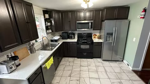 8939 Robin Dr #B, Des Plaines, IL 60016 photo 3