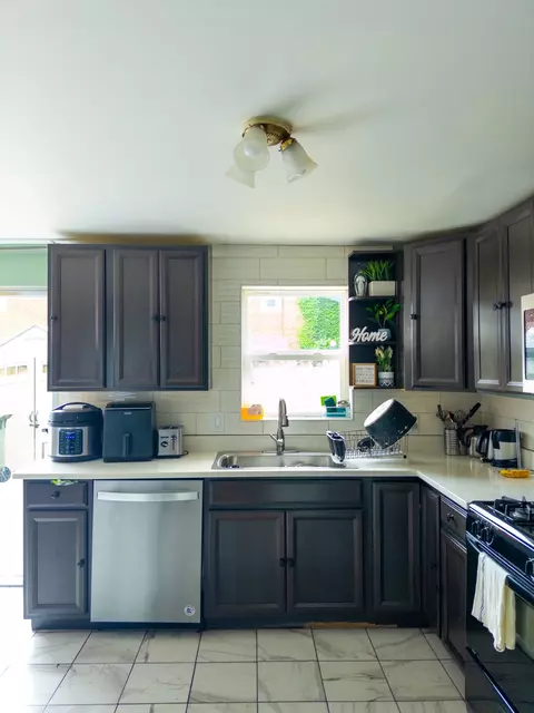 8939 Robin Dr #B, Des Plaines, IL 60016 photo 4