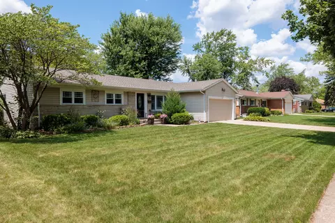 1150 Clark Ln, Des Plaines, IL 60016 photo 2