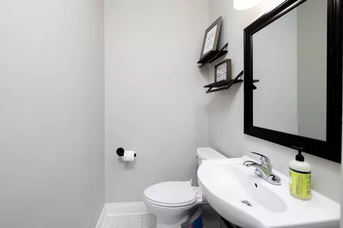1150 Clark Ln, Des Plaines, IL 60016 photo 9