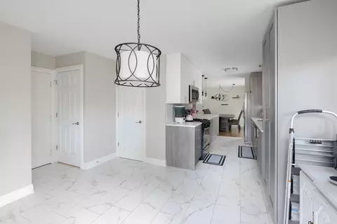 1150 Clark Ln, Des Plaines, IL 60016 photo 8