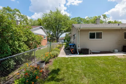 1150 Clark Ln, Des Plaines, IL 60016 photo 28