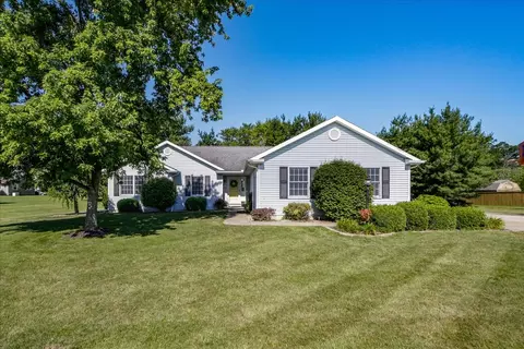 105 Wilsey Ln, Sidney, IL 61877
