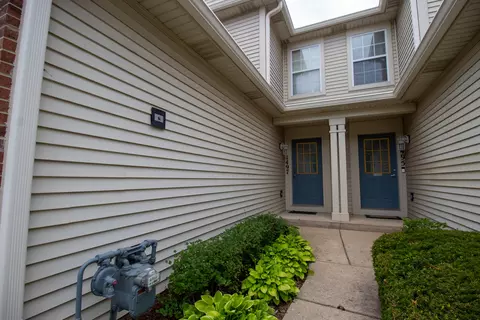 1497 Keystone Ct, Elgin, IL 60120 photo 2