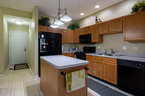 1497 Keystone Ct, Elgin, IL 60120 photo 8