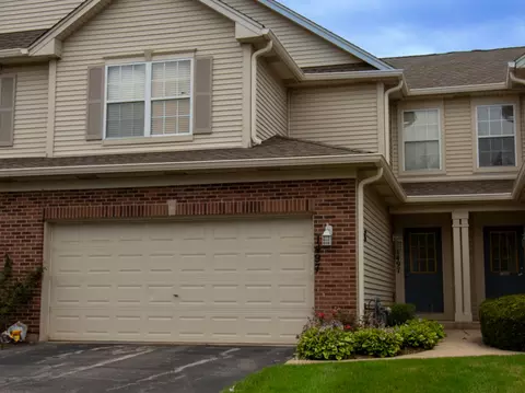 1497 Keystone Ct, Elgin, IL 60120