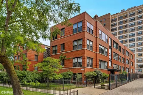 7425 N Sheridan Rd #2E, Chicago, IL 60626