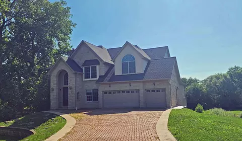 8 Orchard Ln, Hawthorn Woods, IL 60047