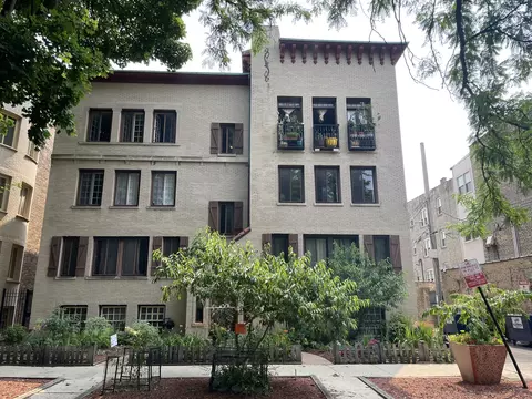 7441 N Hoyne Ave #2S, Chicago, IL 60645