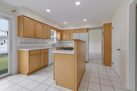 829 N Dovington Dr, Hoffman Estates, IL 60169 photo 5