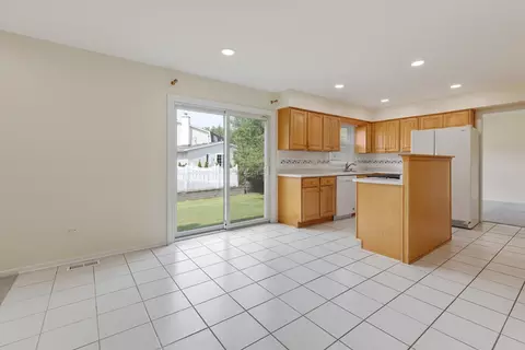 829 N Dovington Dr, Hoffman Estates, IL 60169 photo 7