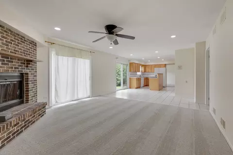 829 N Dovington Dr, Hoffman Estates, IL 60169 photo 8