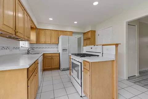 829 N Dovington Dr, Hoffman Estates, IL 60169 photo 6