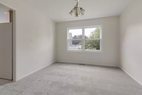 829 N Dovington Dr, Hoffman Estates, IL 60169 photo 4