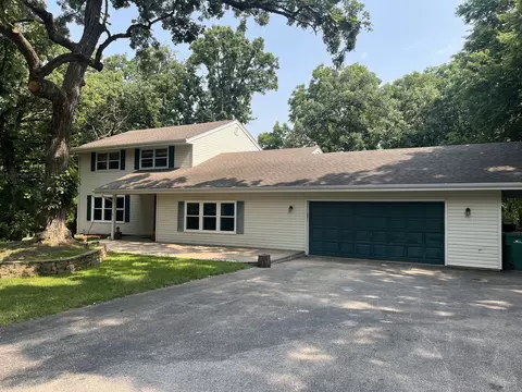 10568 Palace Ct, Roscoe, IL 61073