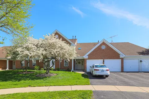37 Ashburn Ct #Z2, Schaumburg, IL 60194